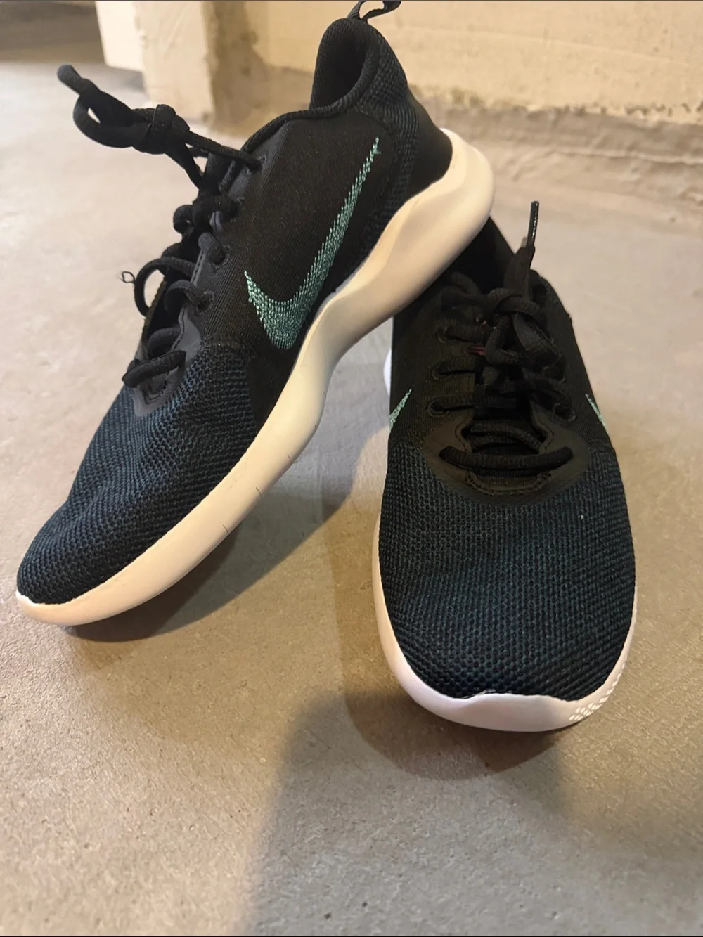 Nike Women’s Black Running Shoe with Mint Swoosh